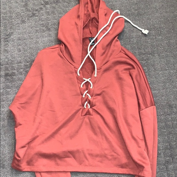 𝚆𝚒𝚗𝚍𝚜𝚘𝚛 𝚌𝚛𝚘𝚙𝚙𝚎𝚍 𝚑𝚘𝚘𝚍𝚒𝚎 - Picture 1 of 4